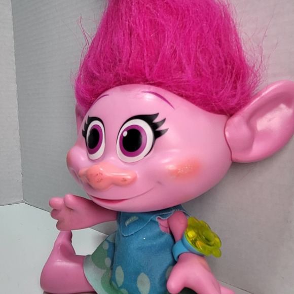 Troll Doll Hug Time Poppy 14" Talking / Light Up - Hasbro - 2015 - Dreamworks - Picture 6 of 14